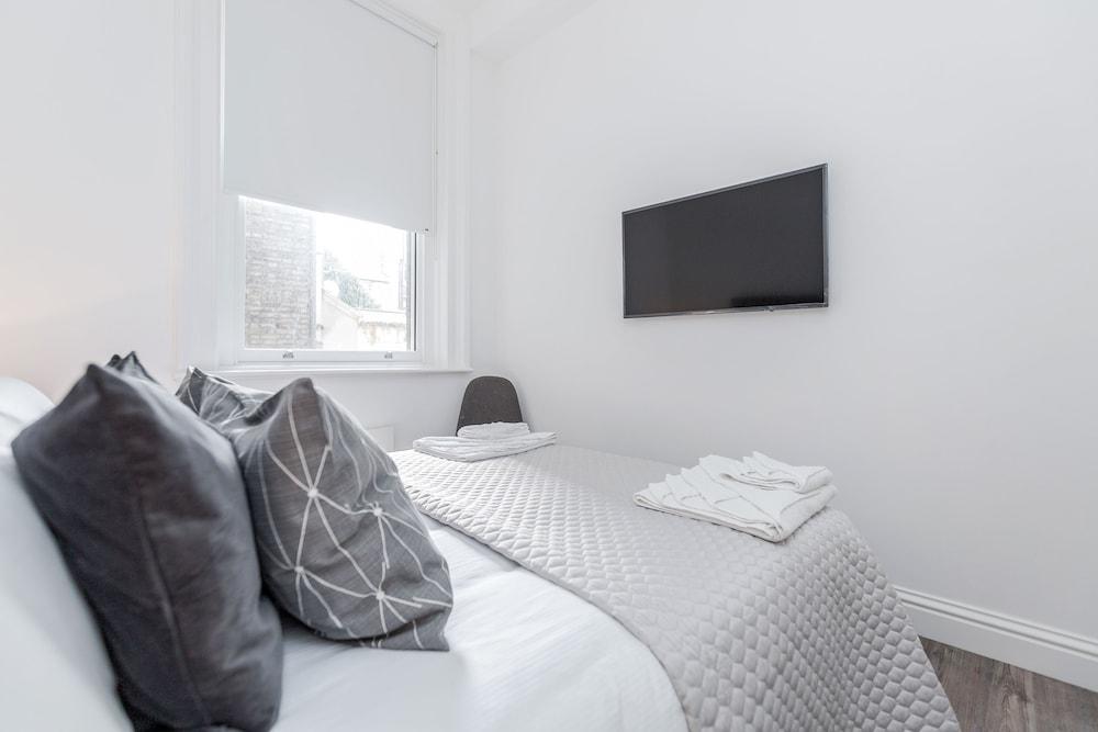 Soho Apartments by BaseToGo