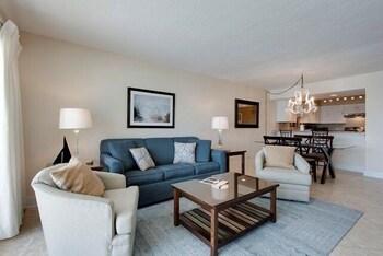 Bchhouse501b 2 Bedroom Condo by Redawning