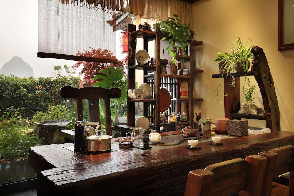 Peach Blossom Resort Hotel