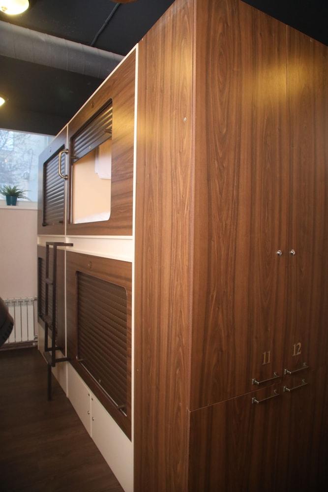 Capsule Hotel InterQUBE Tretyakovskaya