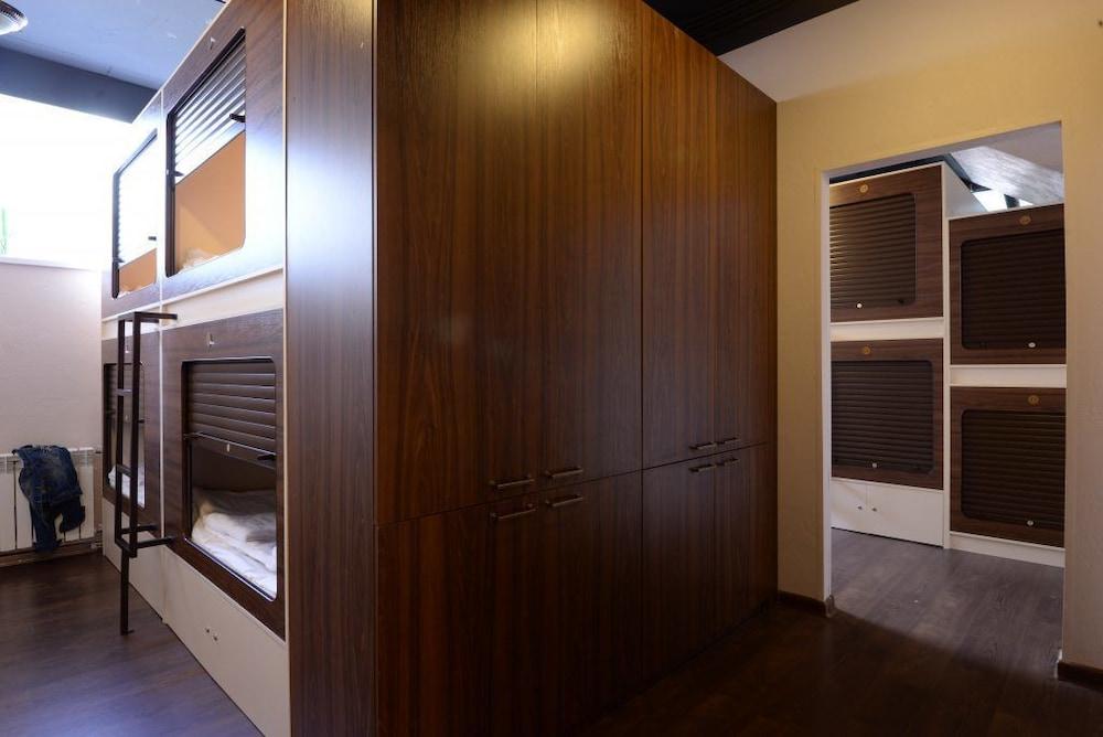 Capsule Hotel InterQUBE Tretyakovskaya