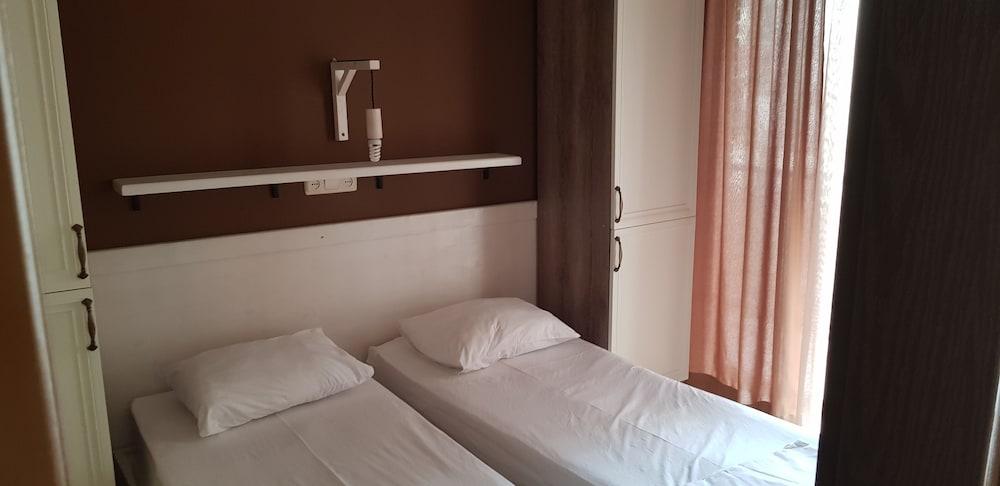 Mgzavrebi Gonio Aparthotel