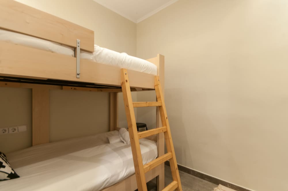 Lovely and Central 4 BR Apartment