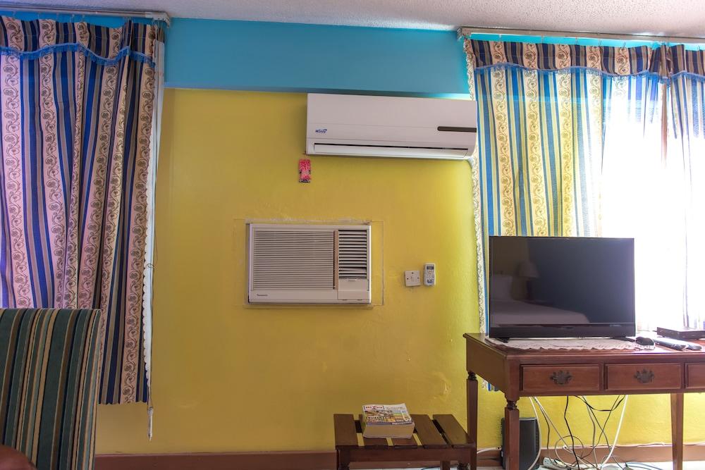 Deluxe Turtle Towers Apartments