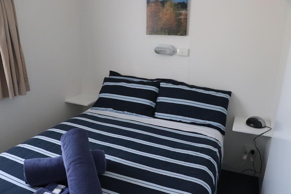 Snug Beach Cabin And Caravan Park