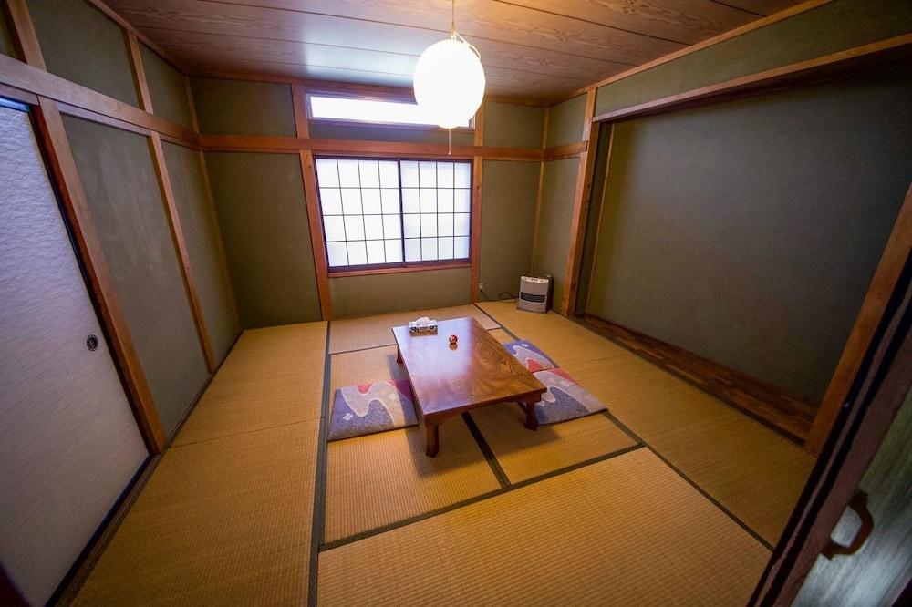 Guesthouse Asobi Factory - Hostel