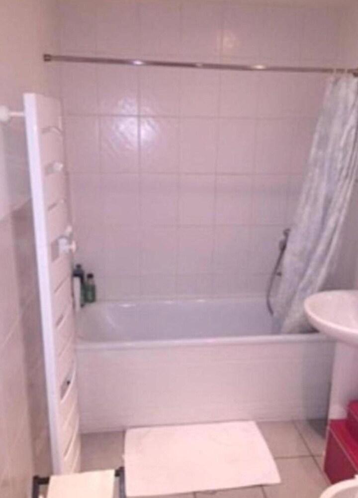 Double Room & Private Bathroom