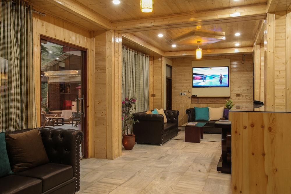 The Rainbow Inn & Cafe