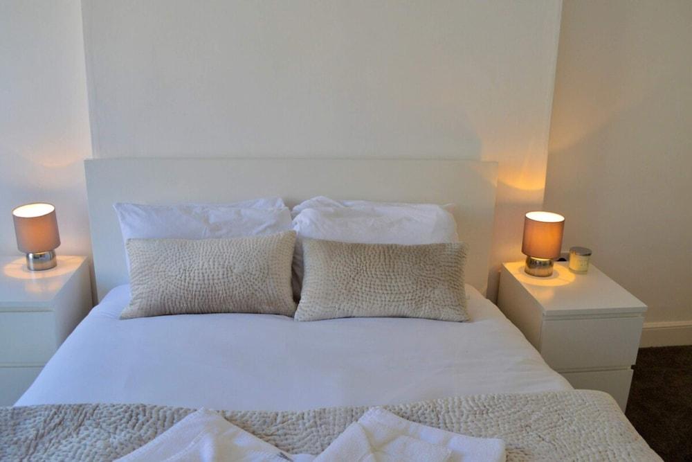 Spacious 3 Bedroom Flat in the City Centre