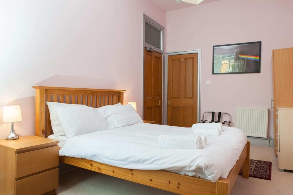 Stylish 3 Bedroom Apartment