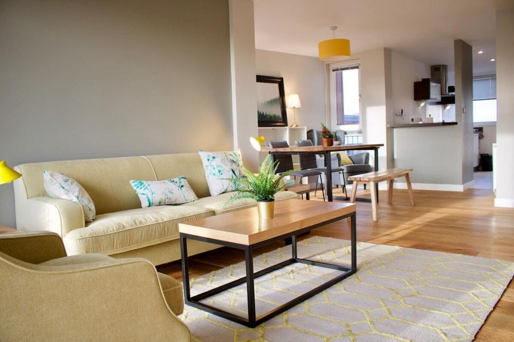 2 Bedroom Apartment With Parking