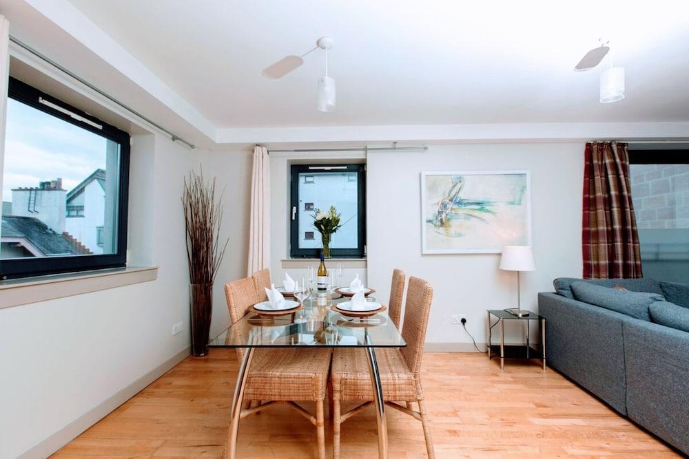 Bright, Modern Apartment - Royal Mile