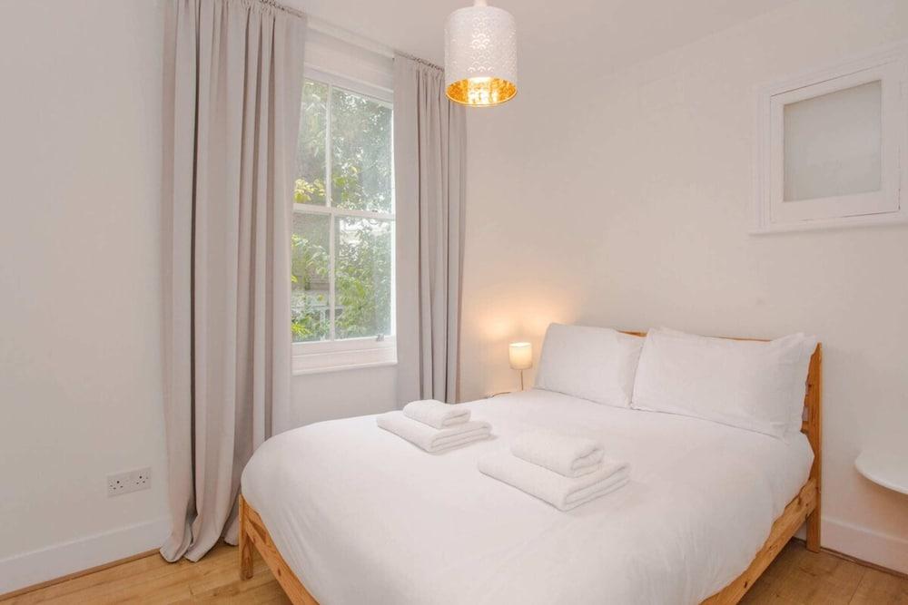 Mountgrove Road Spacious 2 Bedroom Flat