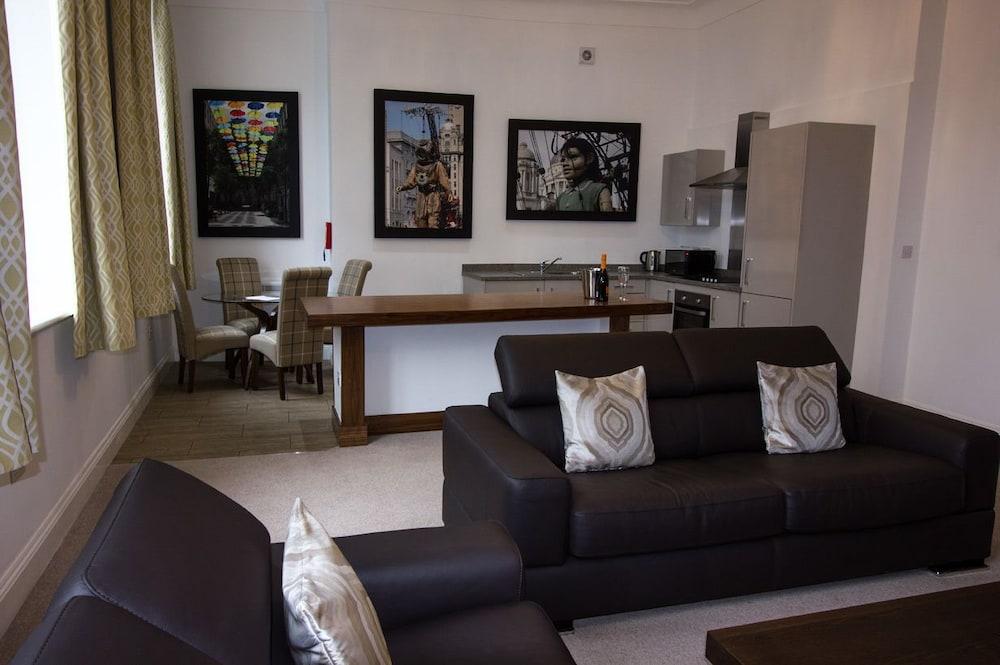 The Castle Collection - 14 Cook Street