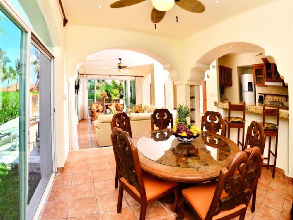 Mar y Sol Villa by ChezPlaya