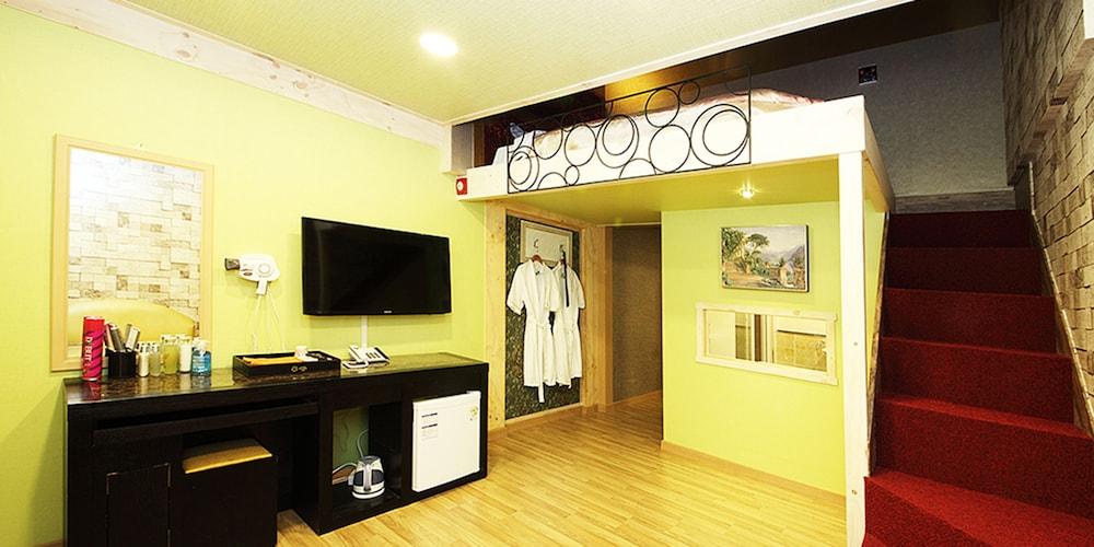 Suanbo Hot Spring Land