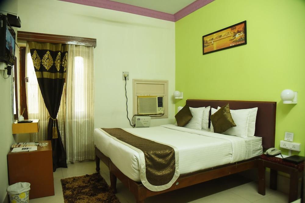 RnB Select Vijay Delux