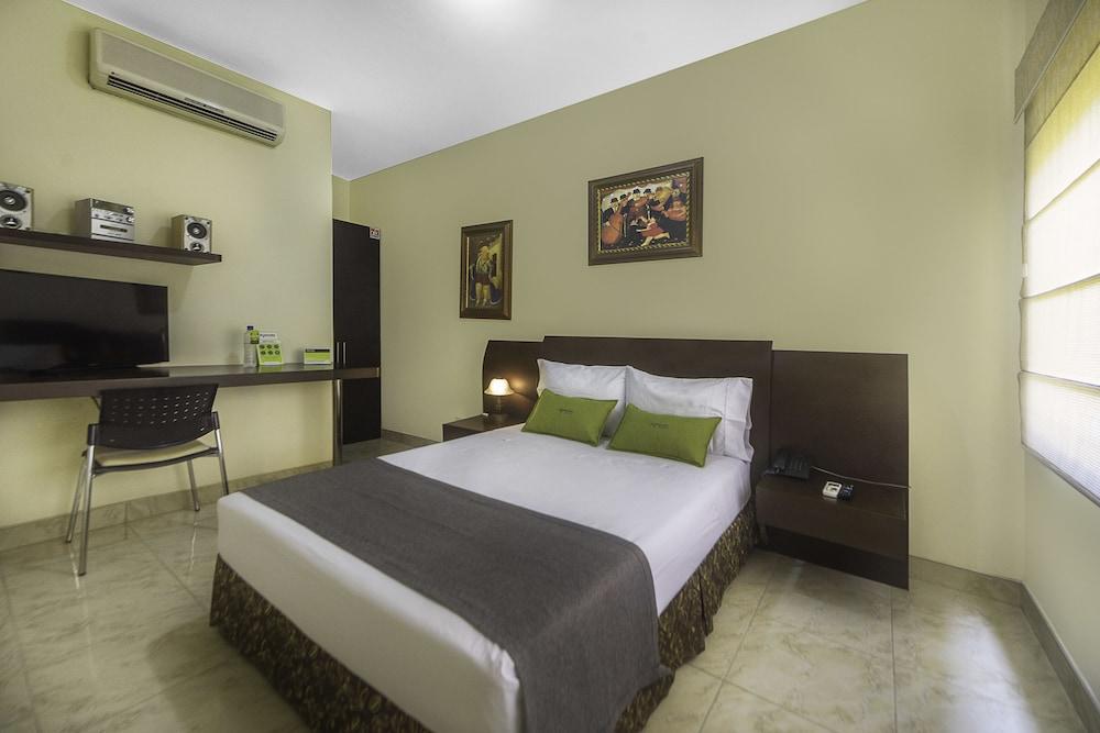 Ayenda 1220 Circular Quinta