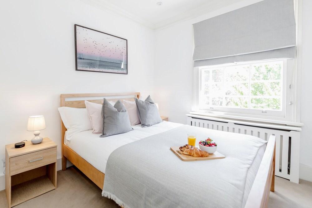 Kensington Apartment with terrace