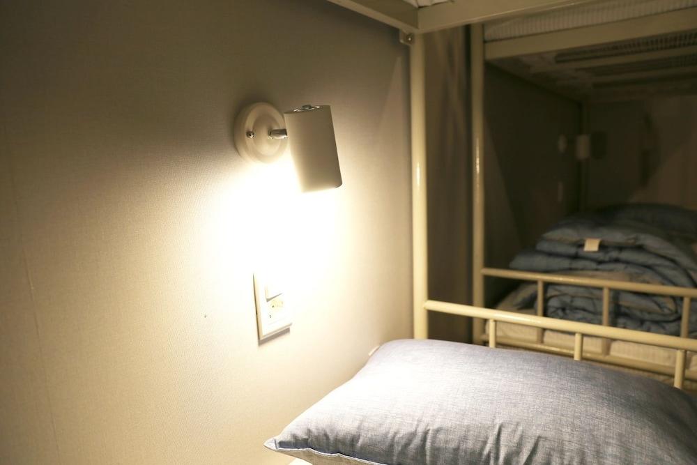 The Blue Guesthouse - Hostel