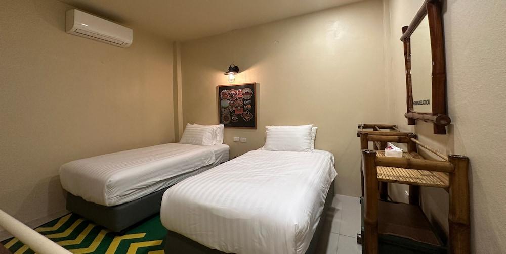 Sawasdee Lagoon Camping & Restaurant