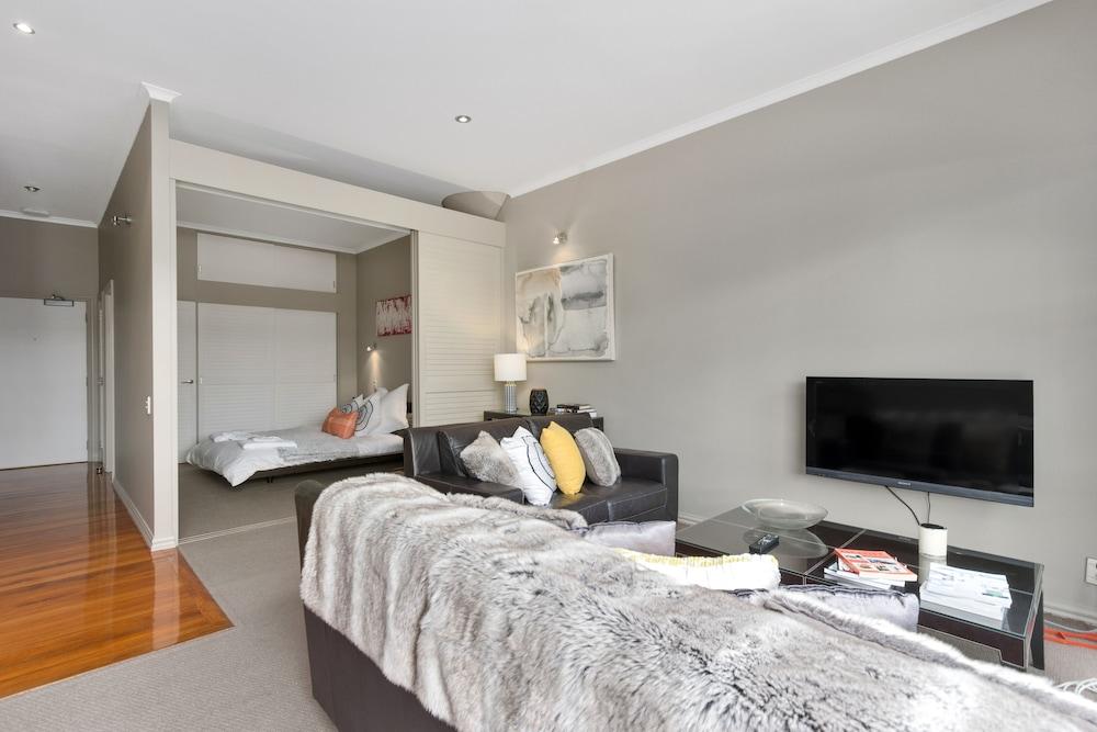 Perfect Location, Viaduct Harbour CBD