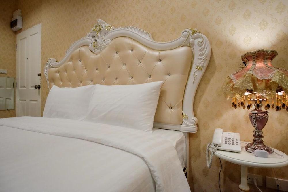 The O-Zone Airport Inn