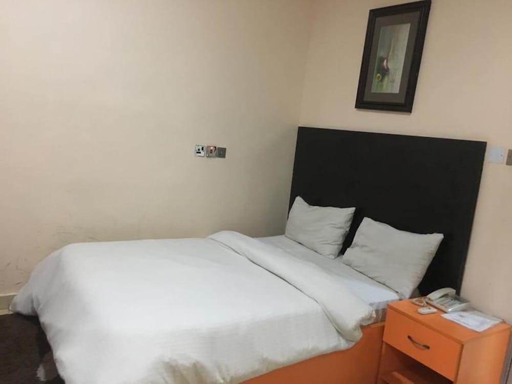 L'avalon Hotel and Suites