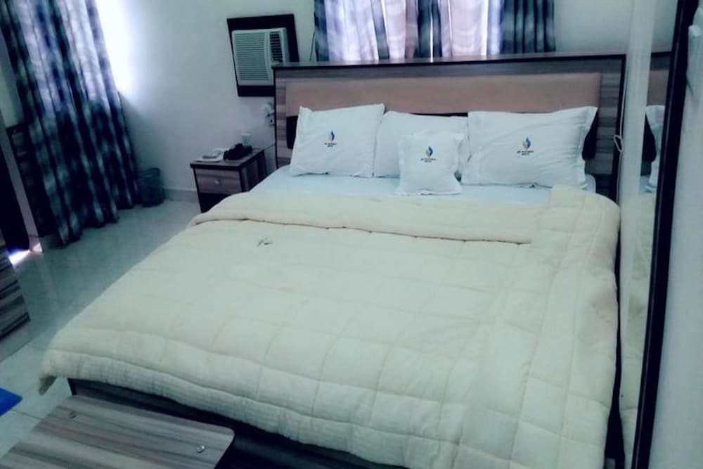 Mayoral Hotel & Suite