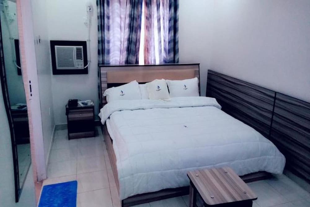 Mayoral Hotel & Suite