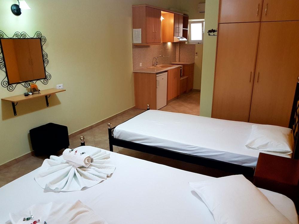 Marathon Studios &Apartments