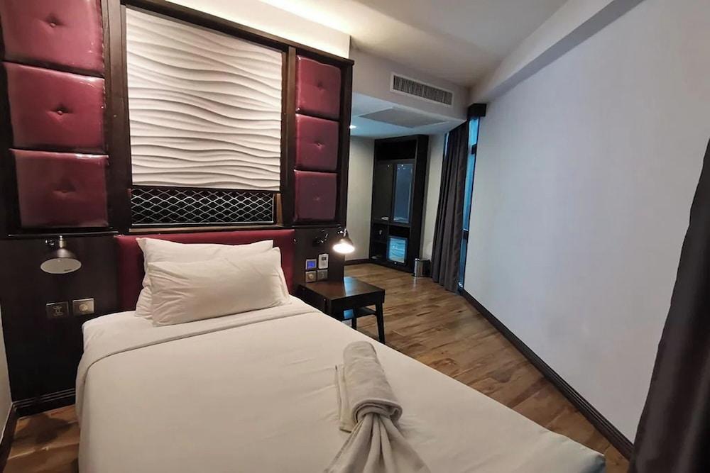 Holatel Hotel Phitsanulok
