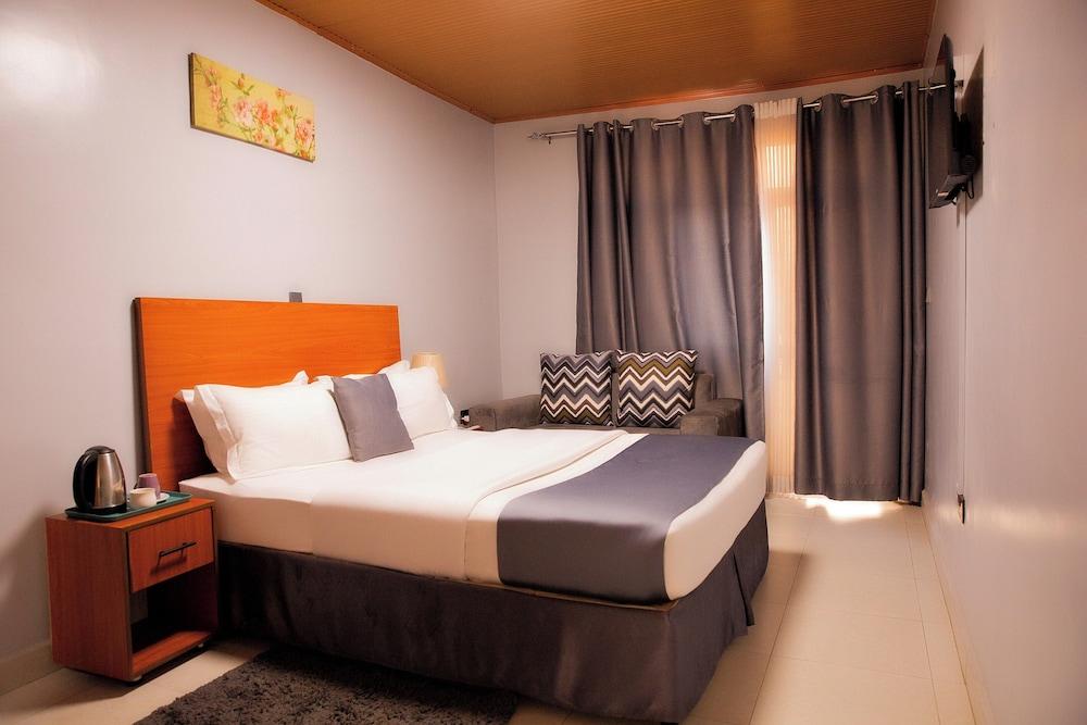 Romalo Hotel & Apartments