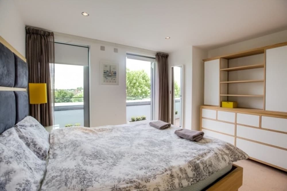 Eson2 - Bonchurch Mansion