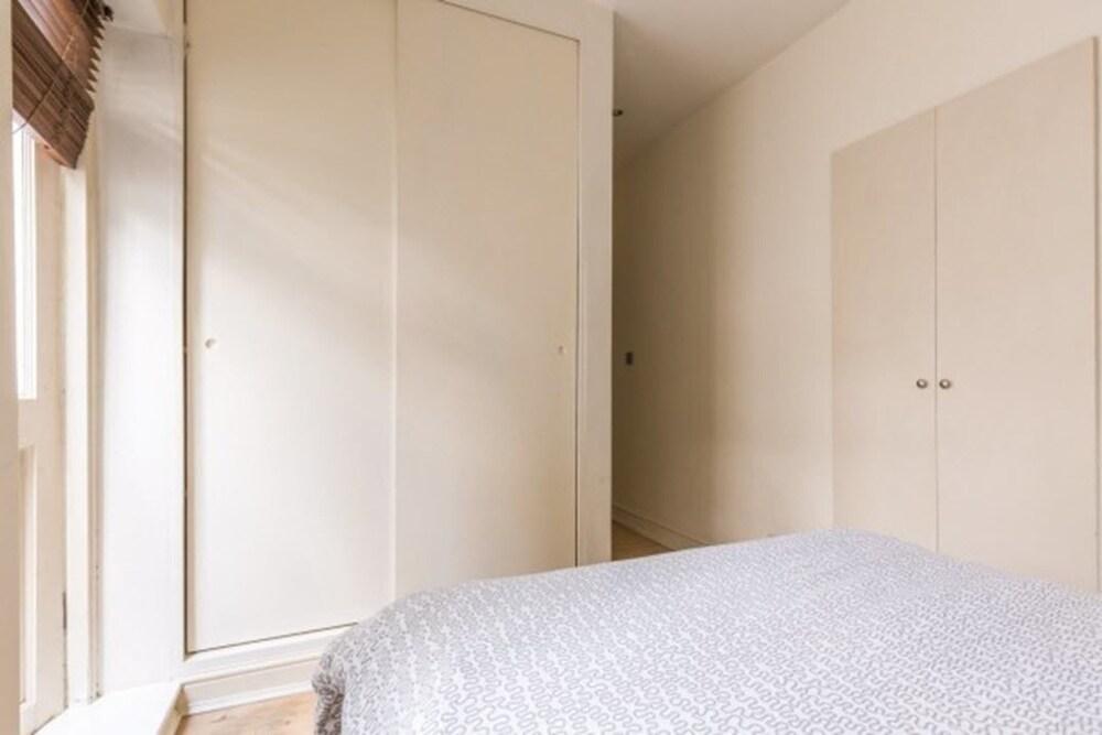 Eson2 - The Chelsea Edith Grove Lodge