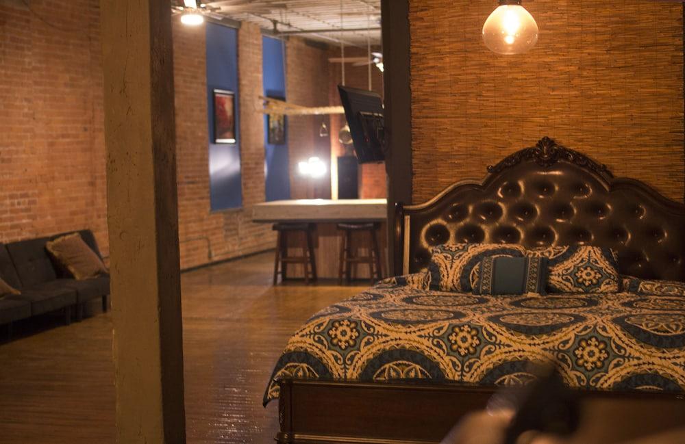 The Botticelli Club - Classic