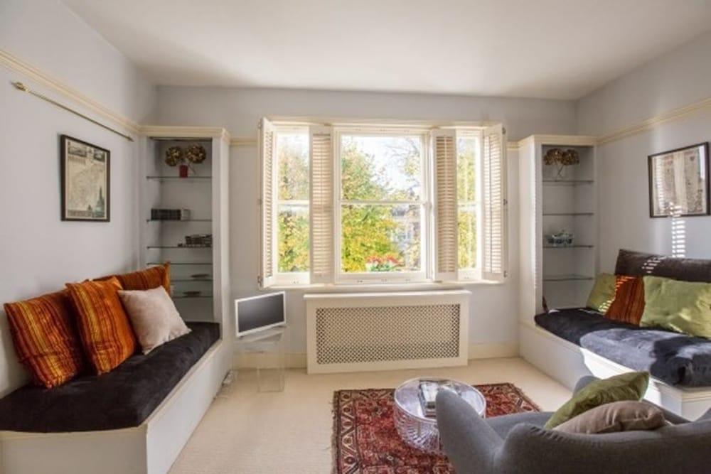 Eson2 - The Holland Park Hideaway