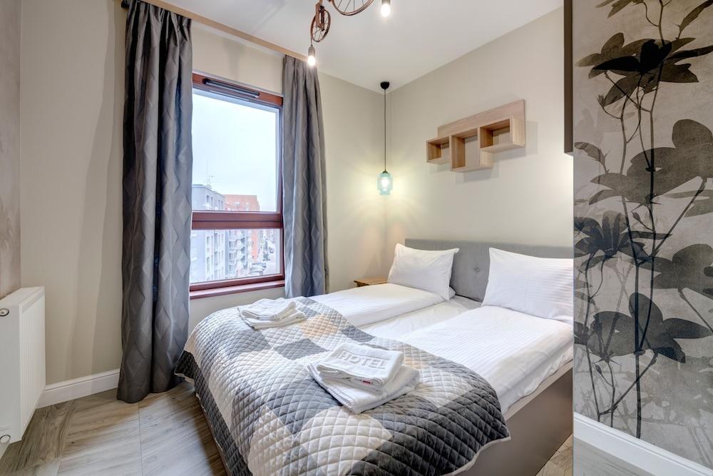 Live & Travel Apartments