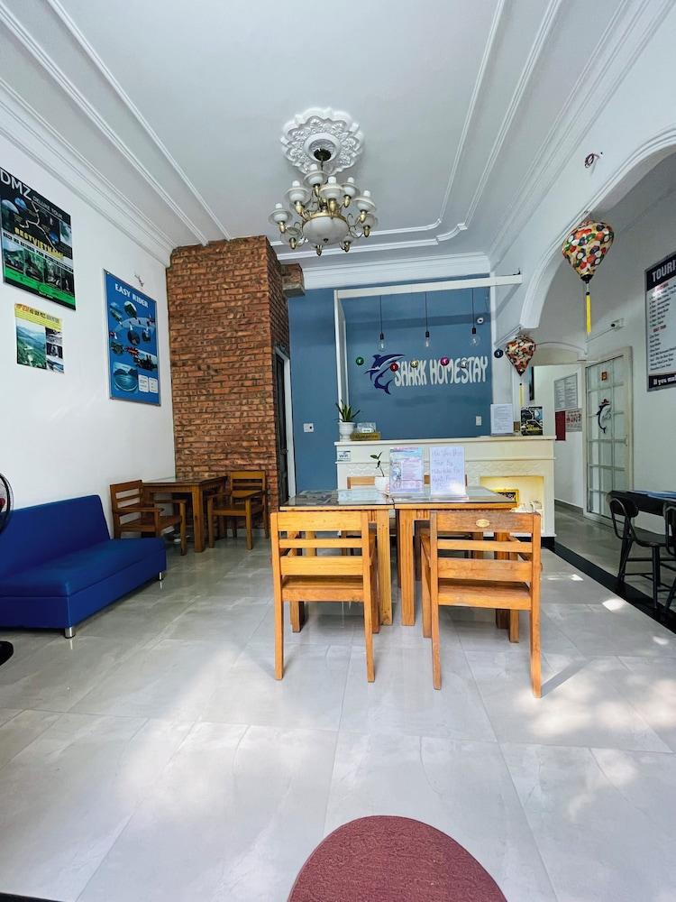 Shark Hotel - Hostel