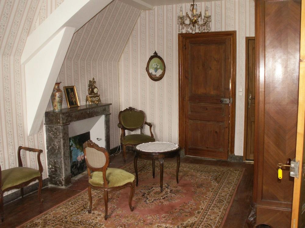 Château de la Court d'Aron