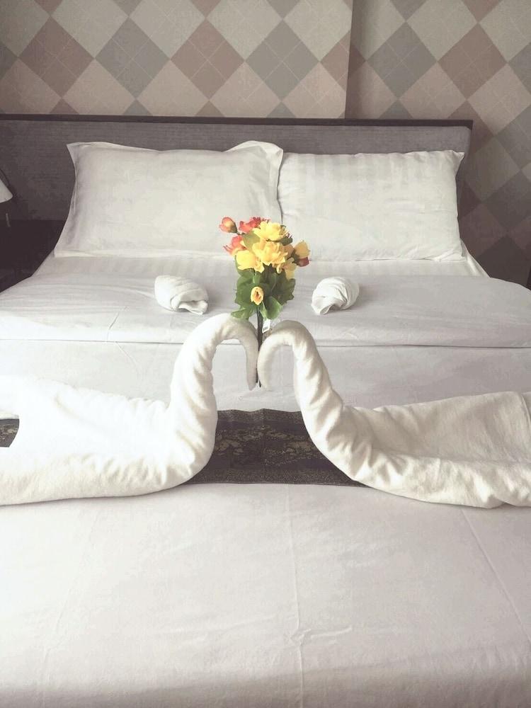 The Base Pattaya Horizon Inn