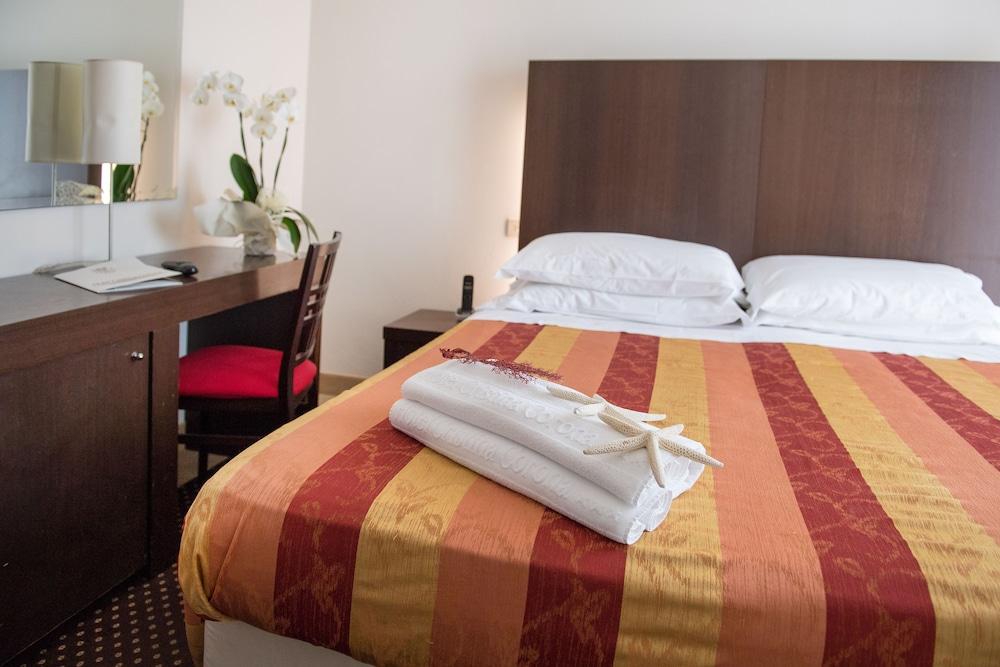 Hotel Cristina Corona