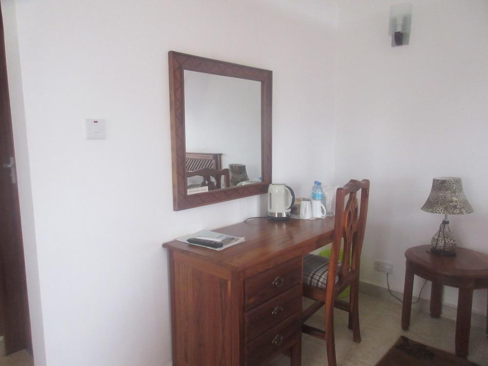 Sundown Carnival Lodge