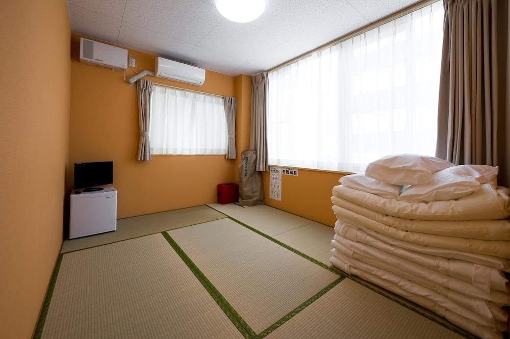 GUEST HOUSE YUTAKA - Hostel