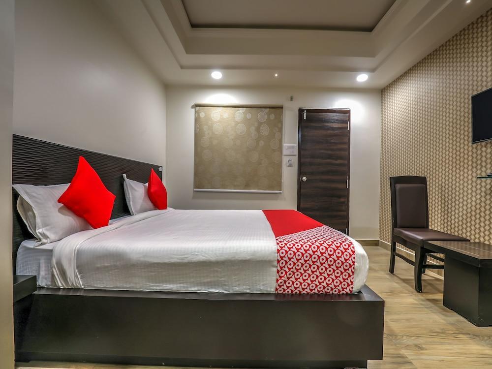 OYO 14859 Akshara grand