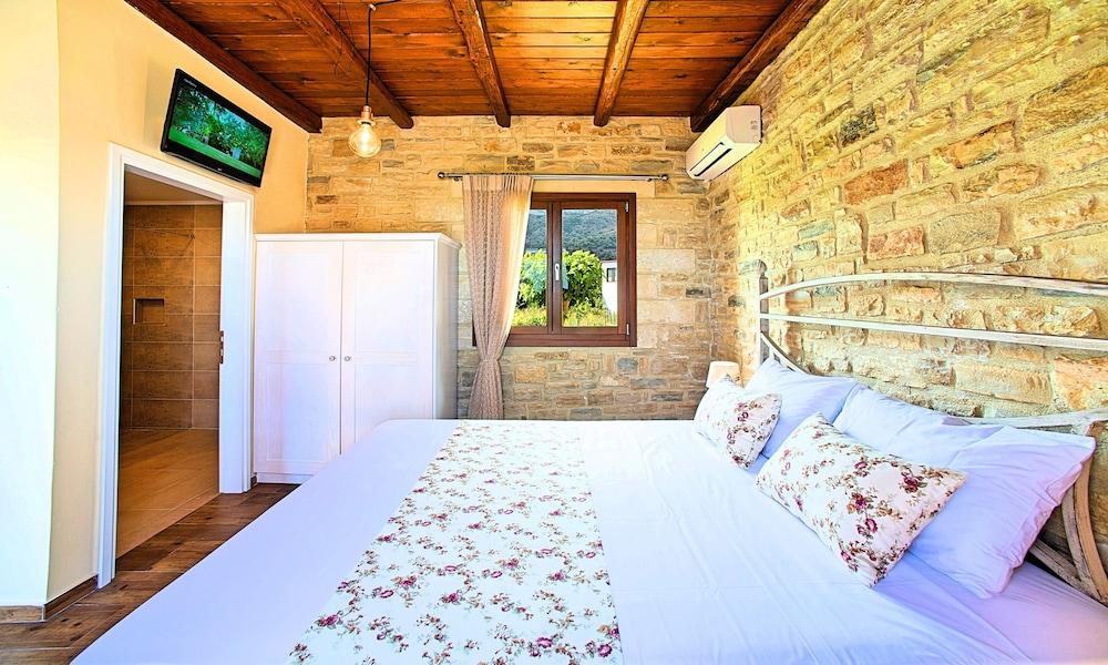 Cretan Sunrise Villa with Heated Pool