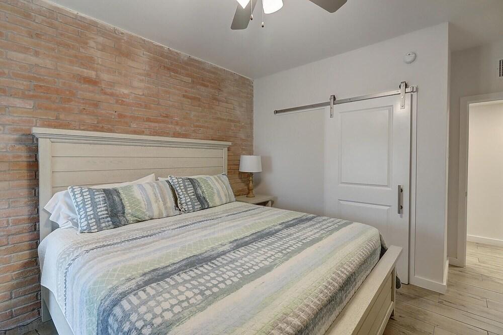 Channelview 216 2 Bedroom Condo by Redawning