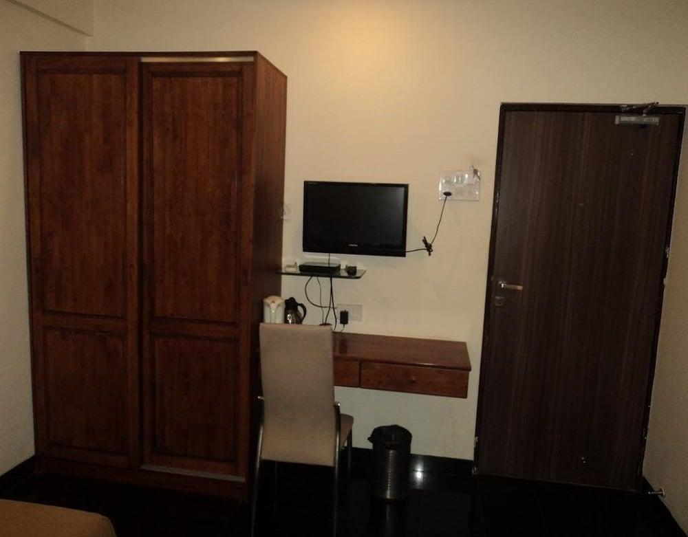 Room Maangta 132 - Vile Parle West