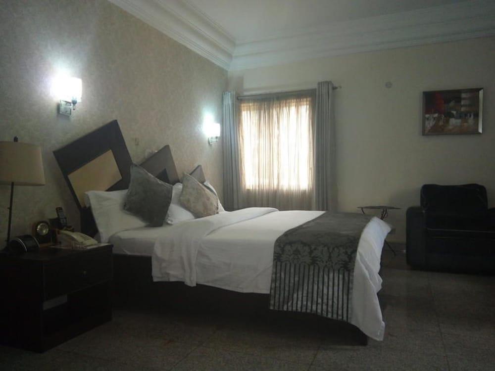 Paris Choice Hotels & Resort Wuse