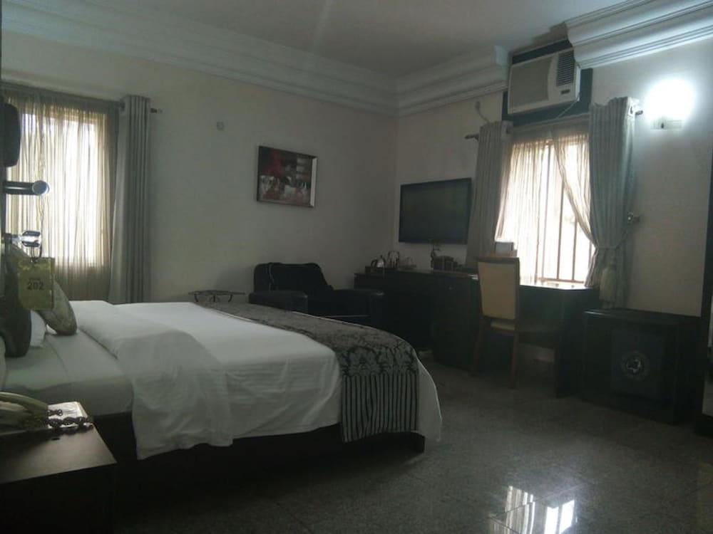 Paris Choice Hotels & Resort Wuse